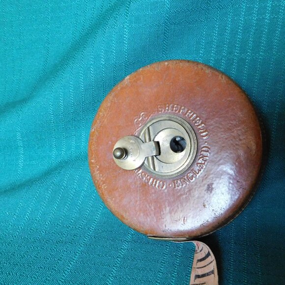 Vintage Chesterman Sheffield England brass leather cloth 50' measuring tape - Picture 8 of 9
